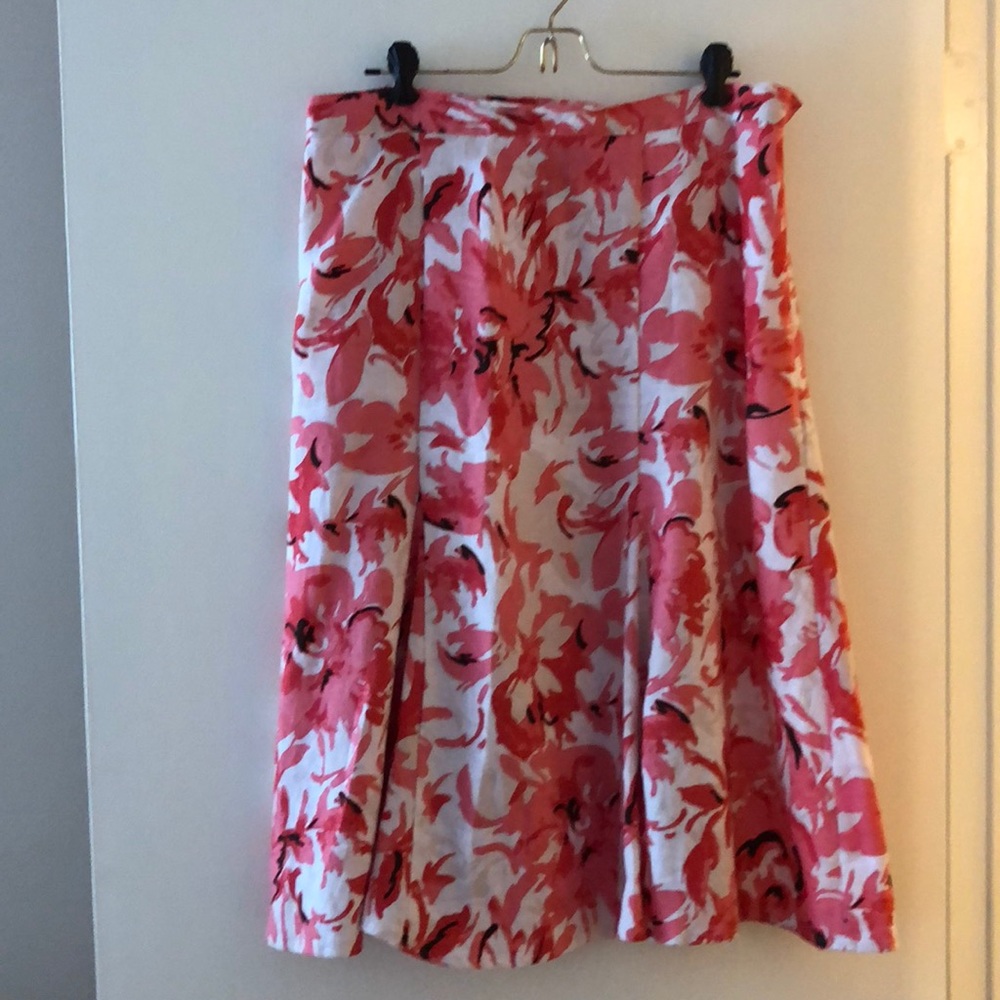 Lovely linen skirt w/floral design